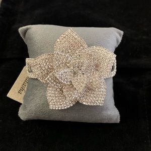 ♥️💎Natasha crystal flower sparkly silver tone bracelet / cuff bracelet
